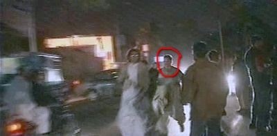 Plain clothes Police Officer outside Bhagwandas House